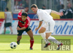 Fussball Bundesliga: Leverkusen - Bayern, Zweikampf
