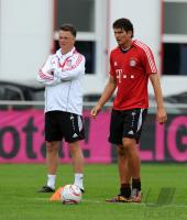 Fussball 1. Bundesliga: Trainer Louis van Gaal, Mario Gomez  (v. li., FCB)
