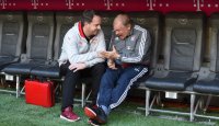 Fussball 1. Bundesliga Saison 15/16: FC Bayern Muenchen - VfB Stuttgart