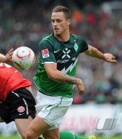 Fussball, 1. Bundesliga, Saison 2010/2011: Bremen, ARNAUTOVIC am Ball