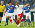 Fussball UI-Cup: Schalke - Pasching, Zweikampf