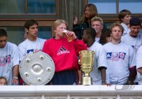 Fussball:  Roque Santa Cruz, Oliver Kahn, Sammy Kuffour, Stefan Wessels (v. li.)