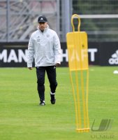 Fussball Training Deutsche Nationalmannschaft in Stuttgart: Bundestrainer Flick (Deutschland)