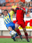 Fussball - DFB-Pokal: Braunschweig - Reutlingen, Zweikampf