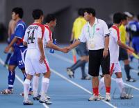FUSSBALL INTERNATIONAL: Trainer Kim Jong Hun (Nordkorea)