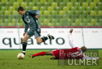 Fussball 1. Bundesliga: Bayern - Hannover, Zweikampf