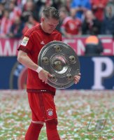 Fussball, 1. Bundesliga  Saison 13/14: Jubel FC Bayern Muenchen mit Schale