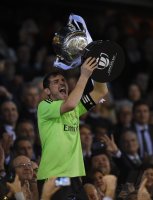 FUSSBALL International COPA DEL REY 13/14:  JUBEL Torwart Iker Casillas (Real Madrid) mit Pokal