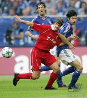 Fussball 1. Bundesliga: Schalke - Bayern, Zweikampf