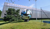 Uebergrossser Adidas WM Ball 2023 Oceaunz Pro am Home of FIFA in Zuerich