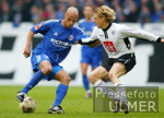 Fussball 1. Bundesliga: Schalke - Bielefeld,  Zweikampf