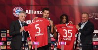 Fussball 1. Bundesliga 16/17: FC Bayern Muenchen Neuzugaenge Hummels und Renato Sanches