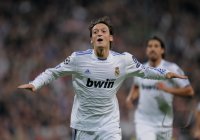 Fussball Champions League  Saison 2010/2011: JUBEL Mesut OEZIL (Real Madrid)