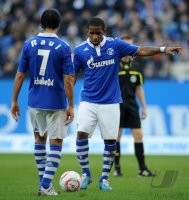 Fussball: 1. Bundesliga Saison 2010/2011: FC Schalke 04, RAUL und  FARFAN