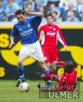 Fussball 1. Bundesliga: Schalke - Cottbus, Zweikampf