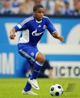 Fussball 1. Bundesliga, FC Schalke 04: FARFAN Einzelaktion am Ball
