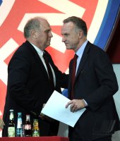 Fussball 1. Bundesliga : Praesident Uli Hoeness, Vorstandsvorsitzender Karl Heinz Rummenigge (v. li., FC Bayern Muenchen)