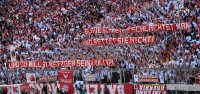 Fussball 1. Bundesliga : Fankurve vom FC Bayern Muenchen mit einem Banner gegen den TSV 1860 MUENCHEN