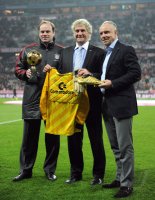 Fussball 1. Bundesliga, Saison 2011/2012: Sportdirektor Christian Nerlinger , Jean Marie Pfaff , Michael Rummenigge (v. li., FC Bayern Muenchen)