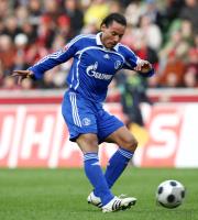 Fussball 1. Bundesliga: Schalke, JONES Einzelaktion