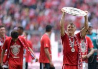 Fussball 1. Bundesliga  Saison  2012/2013: Lahm und  Schweinsteiger (FC Bayern Muenchen) mit Schale