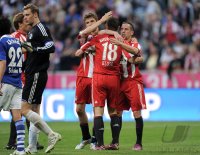 Fussball 1. Bundesliga :  Torwart Manuel Neuer (li, FC Schalke 04)  Jubel mit Thomas Mueller, Miroslav Klose, Franck Ribery (v. li., FC Bayern Muenchen)