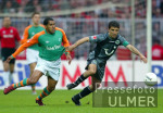 Fussball 1. Bundesliga: Bremen - Hannover, Zweikampf