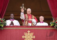 Papst Leo XIV.  bei der Weihnachtsbotschaft und dem Urbi Et Orbi Segen