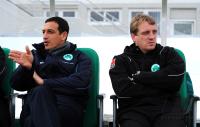 2. Fussball Bundesliga : Manager Rachid Azzouz mit Trainer Mike Bueskens (v.li., Fuerth)