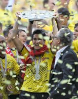Fussball 1. Bundesliga : Nuri Sahin (Borussia Dortmund) jubel mit Schale