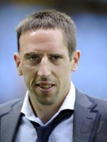 FUSSBALL EURO 2008: Frankreich, Ribery traegt Anzug