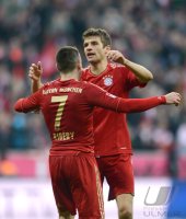 Fussball 1. Bundesliga, Saison 2012/2013:  JUBEL nach dem TOR zum 3:0 , Franck Ribery mit Thomas Mueller (v. li., FC Bayern Muenchen)