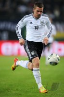 FUSSBALL INTERNATIONAL: Deutschland, PODOLSKI am Ball
