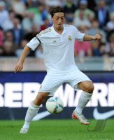 Fussball International, Testspiel: Real Madrid, OEZIL am Ball