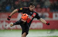 Fussball: Europa League, Saison 2010/2011: Leverkusen, HELMES am Ball