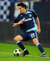 FUSSBALL UEFA CUP: Schalke, KURANYI Einzelaktion