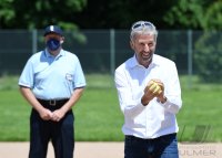 Softball 1. Bundesliga 2021: First Pitch Oberbuergermeister Boris Palmer (Die Gruenen)