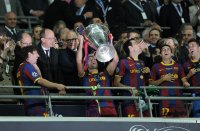 Fussball Champions League Finale 2011: JUBEL mit Pokal Lionel Messi, Javier Mascherano , Sergio Busquets , Pedro Rodriguez  (v. li., Barca)
