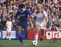 Fussball FC Bayern - St. Pauli: Rummenigge