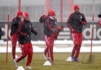 Fussball 1. Bundesliga: Philipp Lahm, Franck Ribery, Luiz Gustavo (v.li., FC Bayern Muenchen)