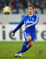 FUSSBALL, 1. BUNDESLIGA, 18. Spieltag: Schalke, HOEWEDES Einzelaktion