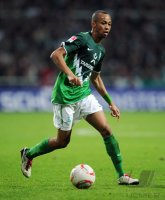 Fussball: 1. Bundesliga Saison 2010/2011: Werder Bremen, WESLEY am Ball