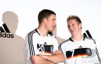 Fussball: DFB und Adidas praesentieren das EM Trikot