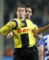 Fussball 1. Bundesliga: Dortmund - Duisburg, Zweikampf