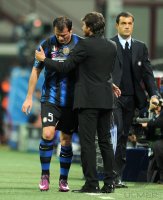 FUSSBALL CHL  Saison 10/11:  Dejan Stankovic, Trainer Leonardo (v. li., Inter Mailand)