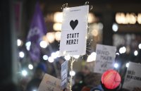 Lichtermeer fuer die Demokratie auf dem Tuebinger Marktplatz