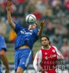 Fussball 1. Bundesliga: Muenchen-Schalke, Zweikampf