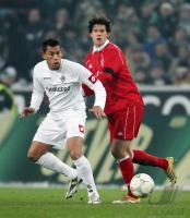 Fussball 1. Bundesliga: Gladbach - Bayern, Zweikampf