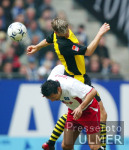 Fussball 1. Bundesliga: Hamburger SV - Dortmund, Zweikampf