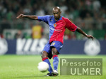 Fussball Champions League: BASEL, KLEBER Einzelaktion am Ball